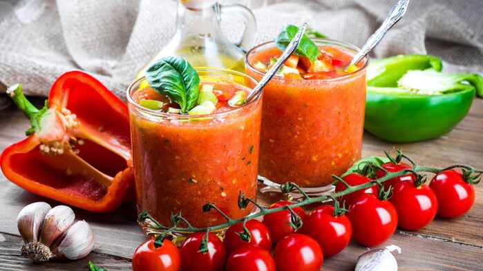 Un smoothie détox aux tomates cerises et poivrons pour dynamiser et favoriser la perte de poids